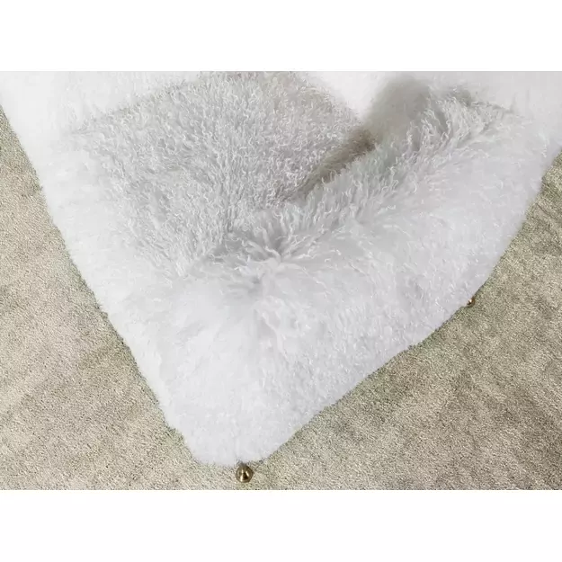 Balto netikro kailio fotelis 4