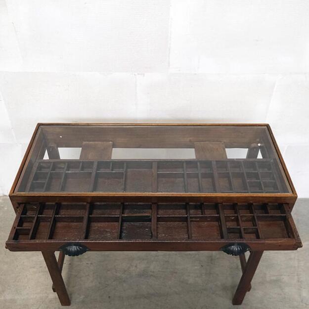 Konsolinis staliukas su skyreliais 2