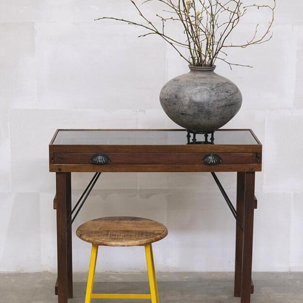 Konsolinis staliukas su skyreliais 4